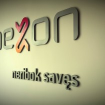 MEZON logotipas ant sienos pagamintas iš 10mm storio PVC plastiko @ Tauragė